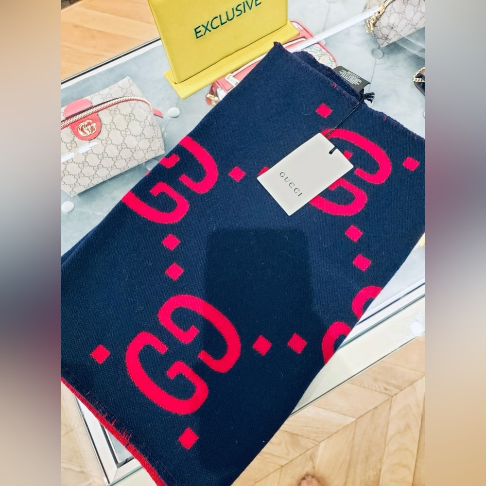 NWT AUTHENTIC REVERSIBLE GUCCI SCARF XL SIZE